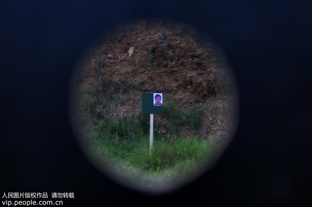 �����侯ĳ�ӣ�ǹ�ֵ���������ǹ�����۷�Ծ�����7��