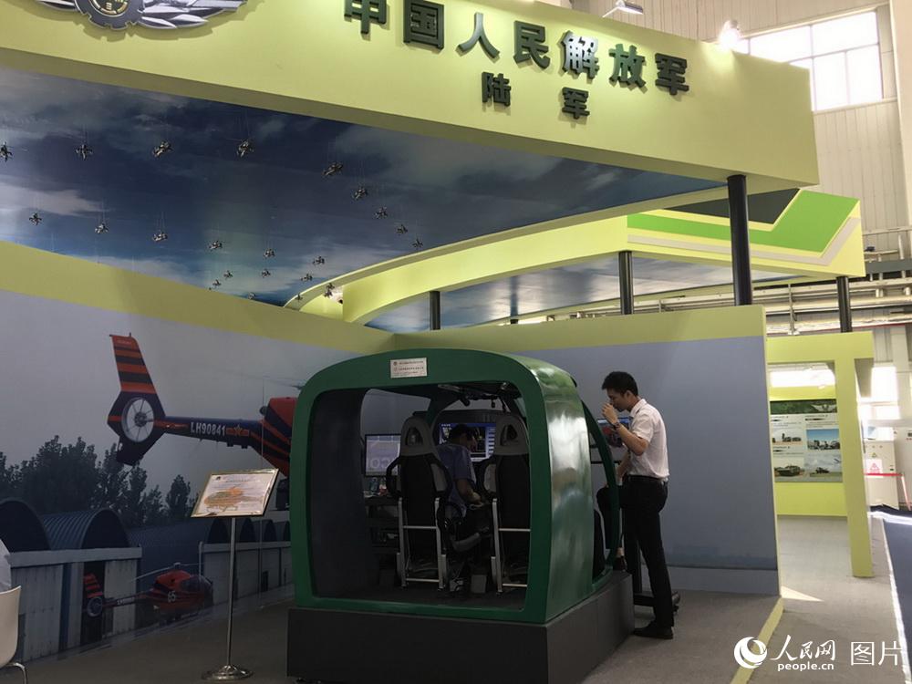 9��14�����磬�����ڵ��Ľ��й�������ֱ����������½��չ̨����HC-120��ֱ��������ģ��ѵ������   ��Ӱ������