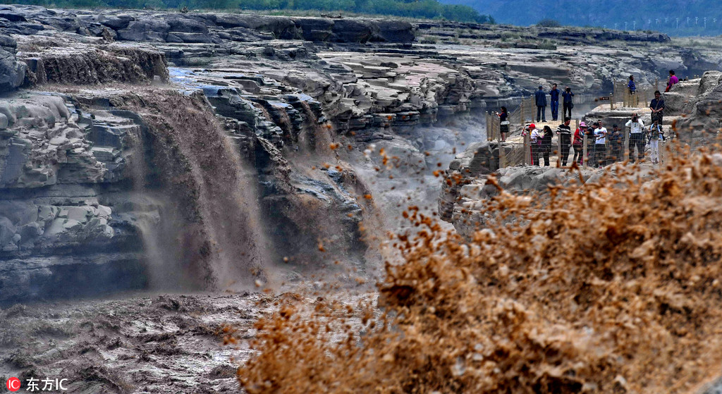 山西吉縣：受降雨影響壺口瀑布水量增大 氣勢磅礡吸引萬千游客