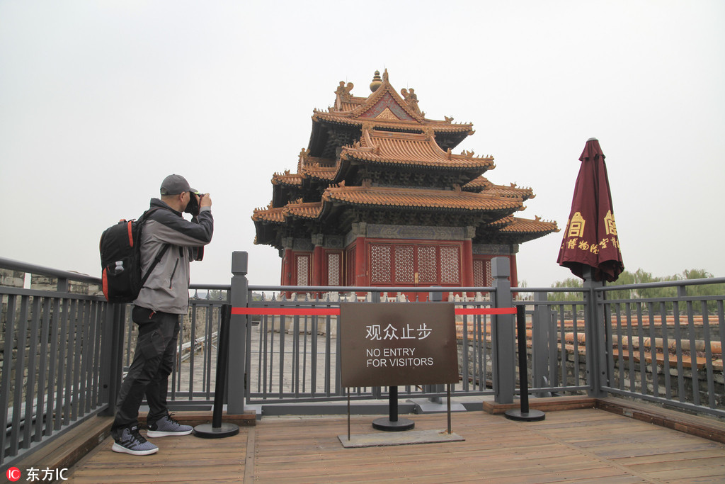 北京故宫北城墙木栈道开放 游客可登高远眺北