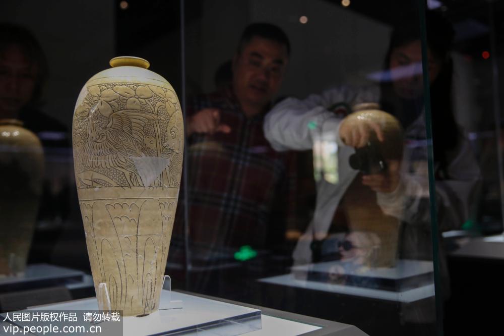 10��19�գ��ο��ں���ʡƽ��ɽ�б�����Ҥ����ݲιۡ�