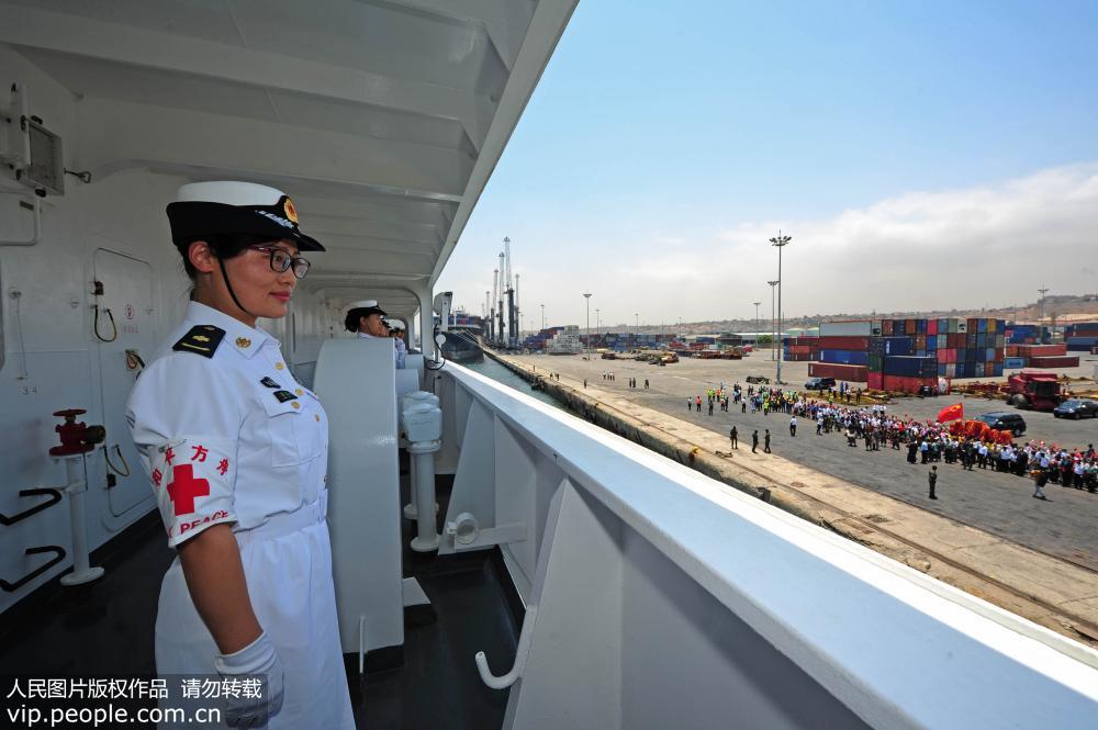 ����ʱ��10��19�գ��й�������ƽ����ҽԺ������ʻ���������ް����ʱ��ҽ����Ա�ڼװ��ж�վ�¡�