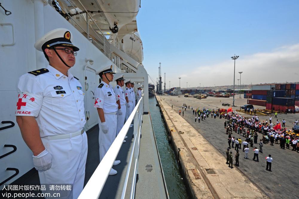 ����ʱ��10��19�գ��й�������ƽ����ҽԺ������ʻ���������ް����ʱ��ҽ����Ա�ڼװ��ж�վ�¡�