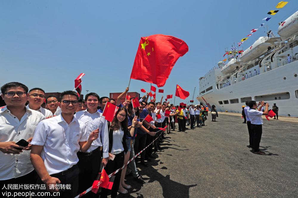 ����ʱ��10��19�գ��ڰ������ް������ͷ���ڰ�������ҵԱ���Ӷ����컶ӭ�й�������ƽ����ҽԺ���״ε��á�