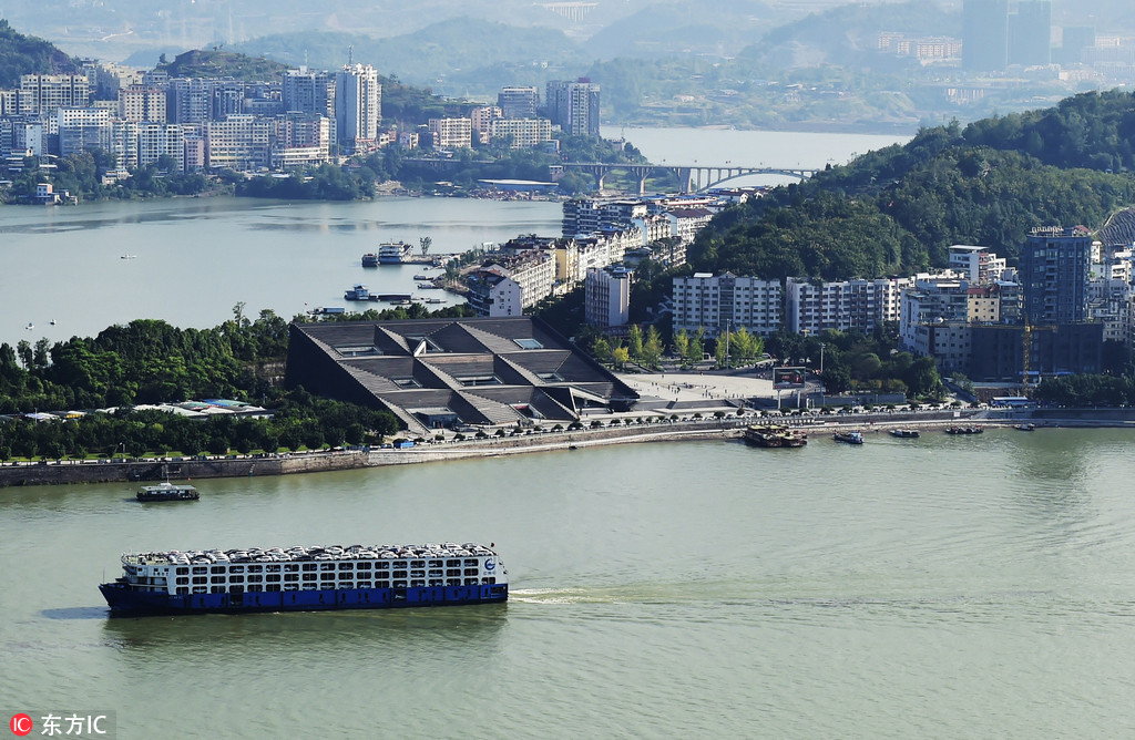 重慶三峽水庫試驗性蓄水目標完成 壯闊平湖生態美景如畫
