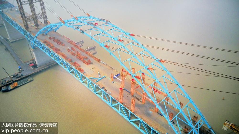 世界最大跨度公鐵兩用鋼拱橋主拱成功合龍【2】