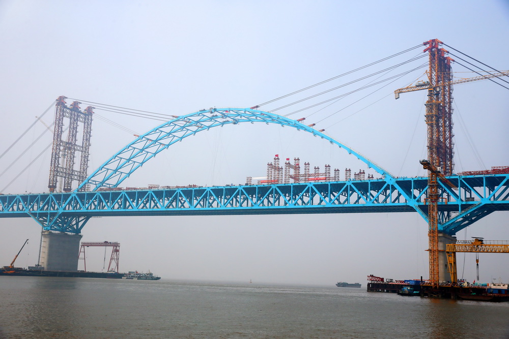 這是10月22日拍攝的滬通長江大橋天生港專用航道橋。