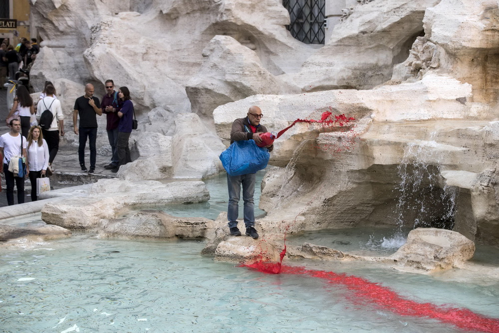 10��26�գ���������׶���������������ŵ���л���������ά��Ȫ�㵹���ϡ�