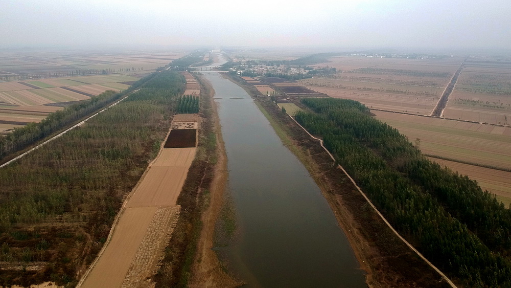 這是引黃入冀補澱工程河北衡水冀州段干渠（10月31日攝）。