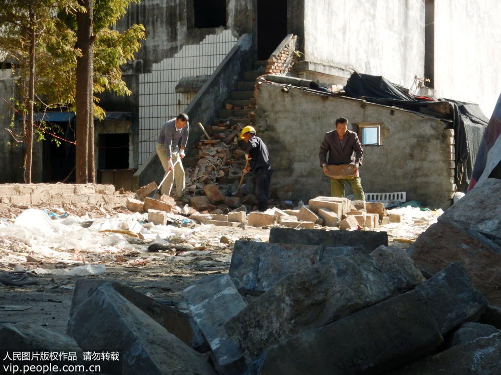 南京：民宅地基填埋古城磚 院落內現民國時期地堡