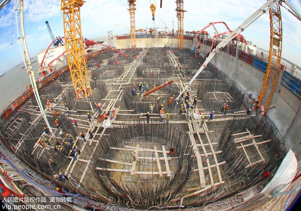 江蘇南通：世界最大橋梁承台開始澆筑 