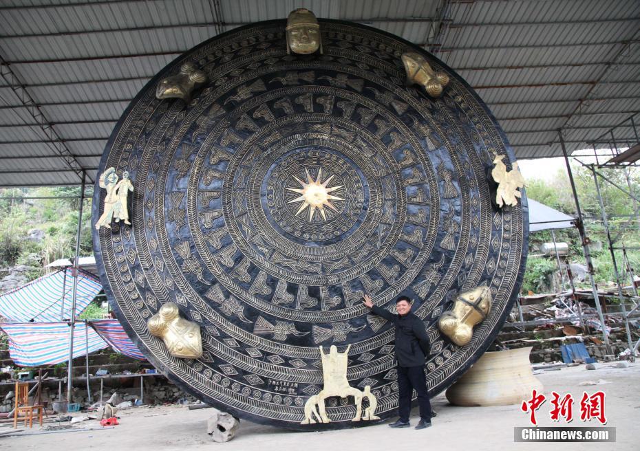 廣西鑄造“世界最大銅鼓” 直徑近7米重50噸