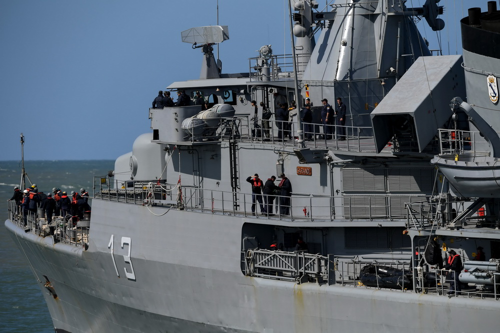 11月21日，在阿根廷馬德普拉塔的海軍基地，一艘軍艦出發參與搜救工作。