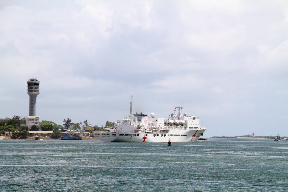 11月26日，中國海軍和平方舟醫院船駛離坦桑尼亞達累斯薩拉姆港。