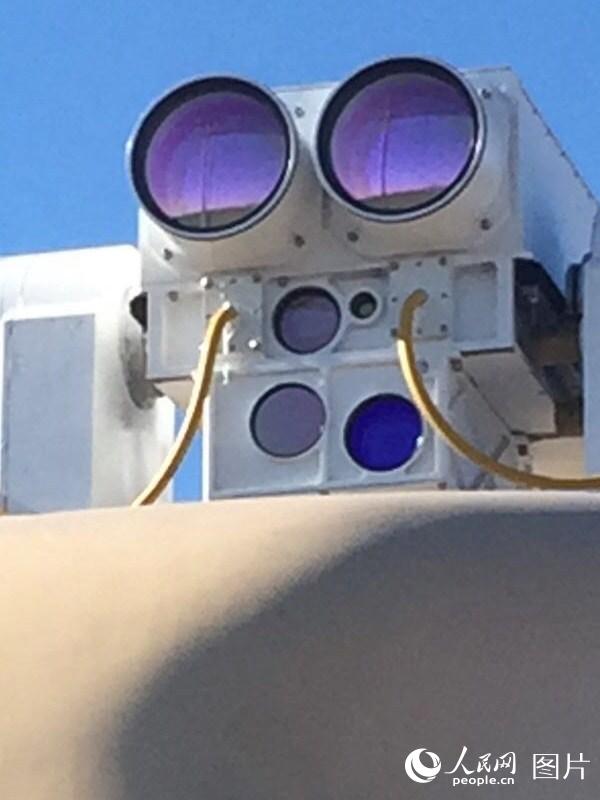 激光發射器。