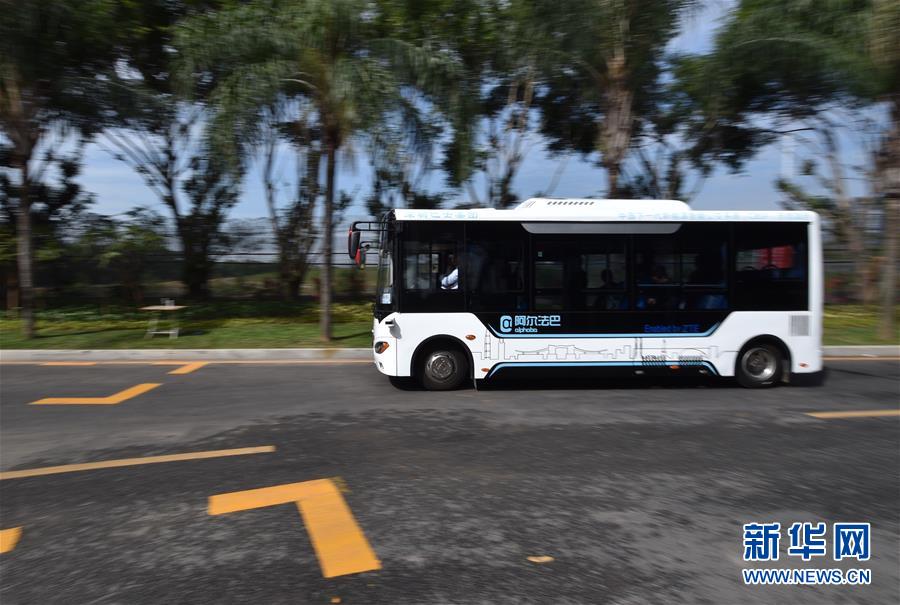 “無人駕駛”時代臨近 智能駕駛公交系統深圳首發試運行
