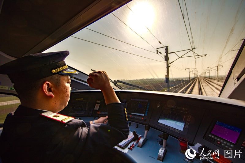 西成高鐵全線貫通 西安至成都僅需三個半小時【6】