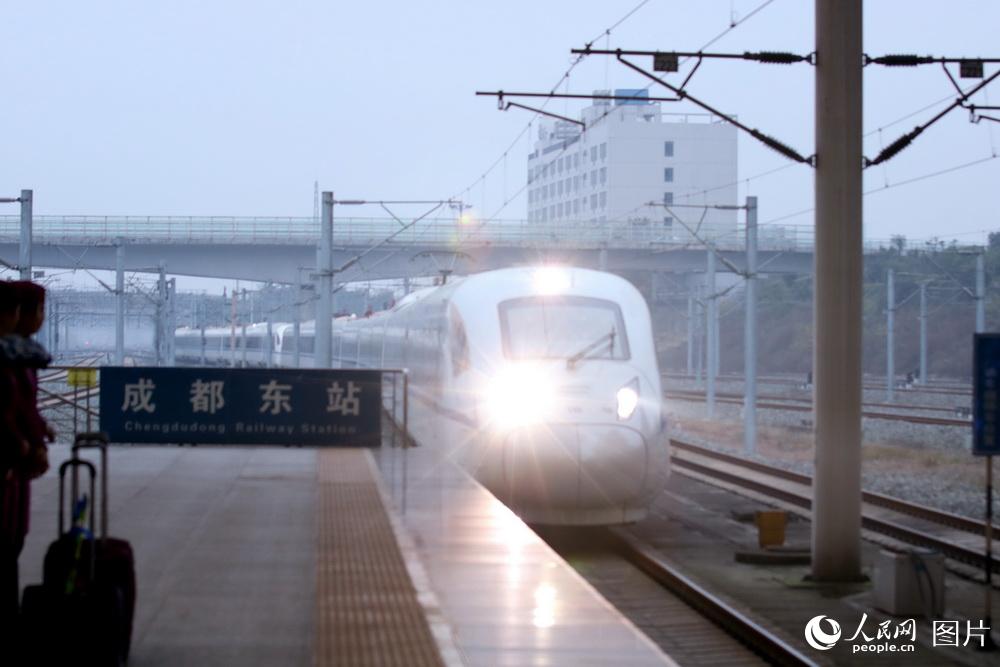 中國西部交通將添“動脈” 西成高鐵今日開通運營【7】