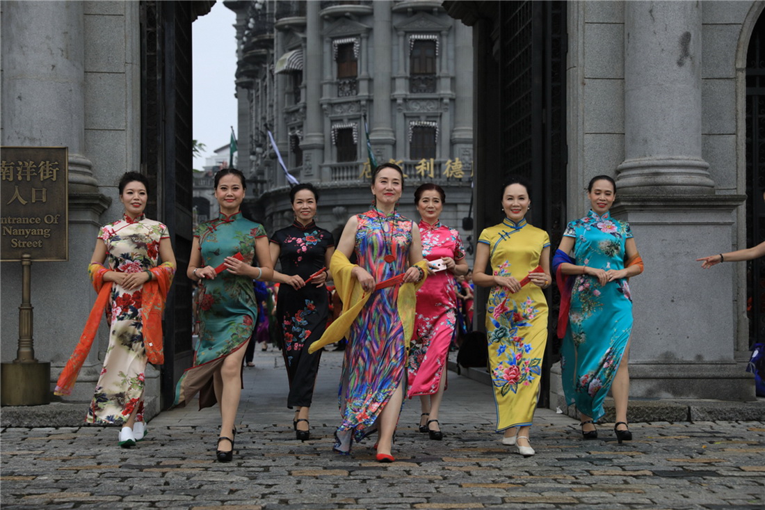 ��ѡ��  12.��������һ�ء���С����Ӱ