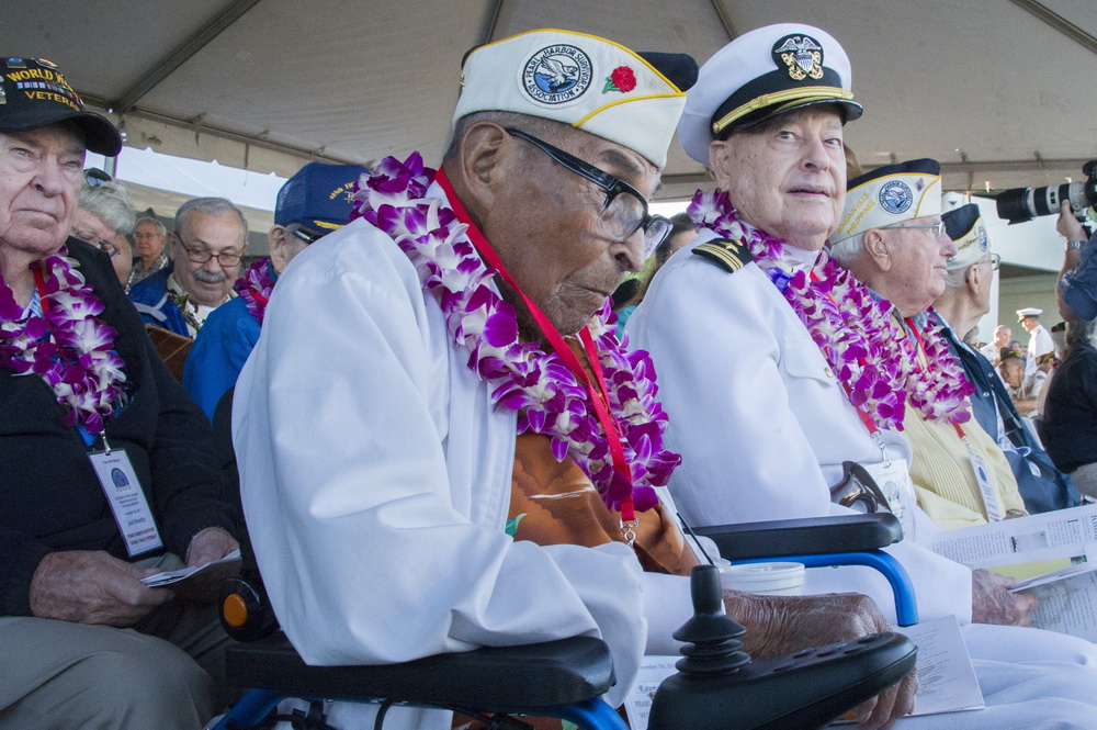12月7日，在美國夏威夷火奴魯魯，親歷珍珠港事件的二戰老兵出席珍珠港事件76周年紀念活動。新華社/美聯