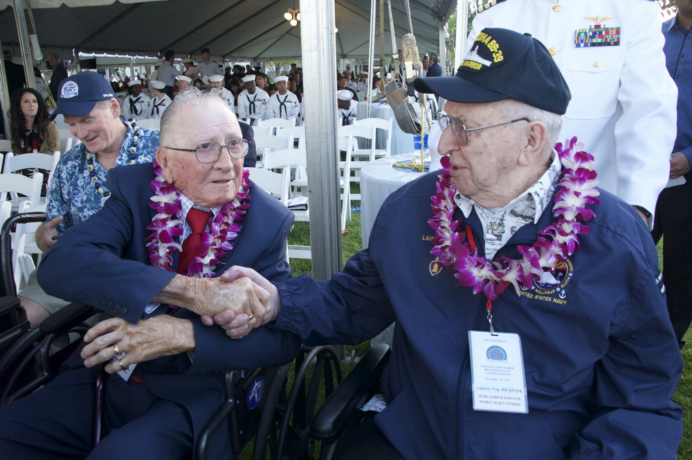 12月7日，在美國城市弗雷德裡克斯堡，親歷珍珠港事件的二戰老兵出席珍珠港事件76周年紀念活動。新華社/美聯
