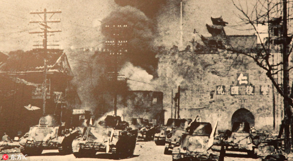 1937年12月13日，侵華日軍部隊進攻南京中華門。