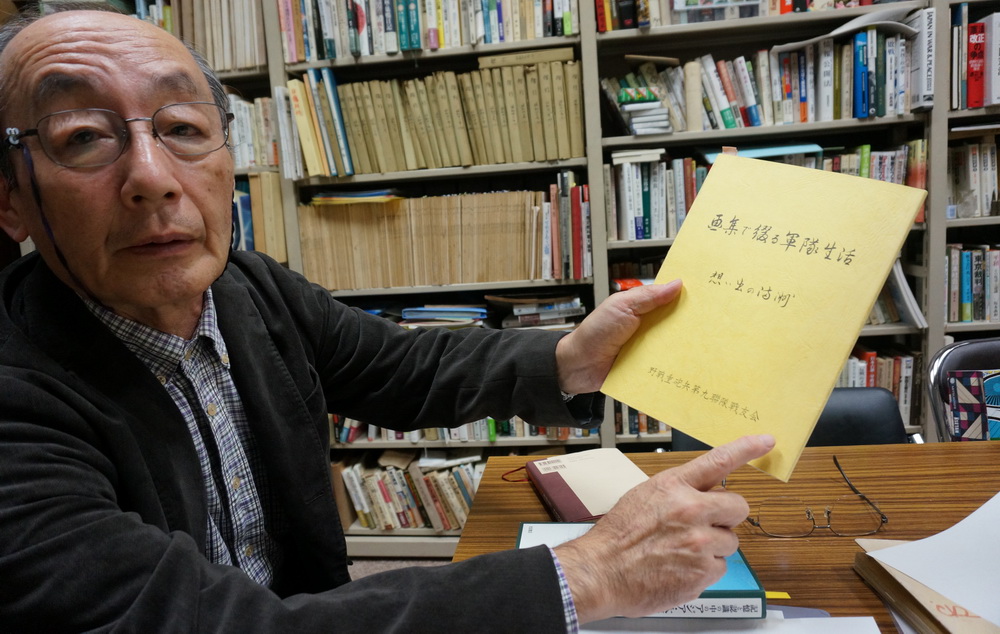 2017年11月27日，在日本東京，一橋大學歷史學教授吉田裕在接受新華社記者採訪時駁斥種種“南京大屠殺否定論”。新華社記者楊汀攝