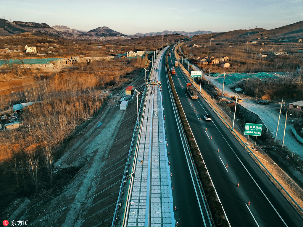 济南正建设全球首条光伏高速公路 年底竣工通车发电