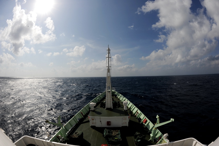 1月1日，“实验3”号在南海航行。新华社记者 张建松 摄