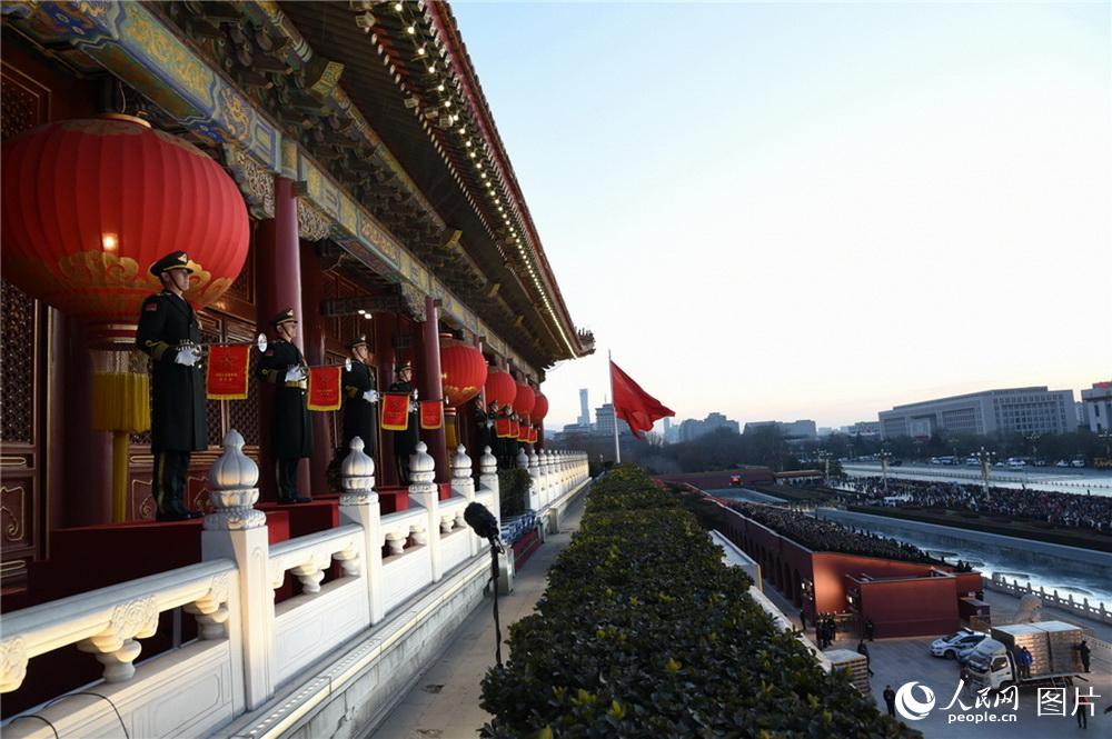 1月1日，北京天安门广场举行隆重的升国旗仪式。冯凯旋 摄影