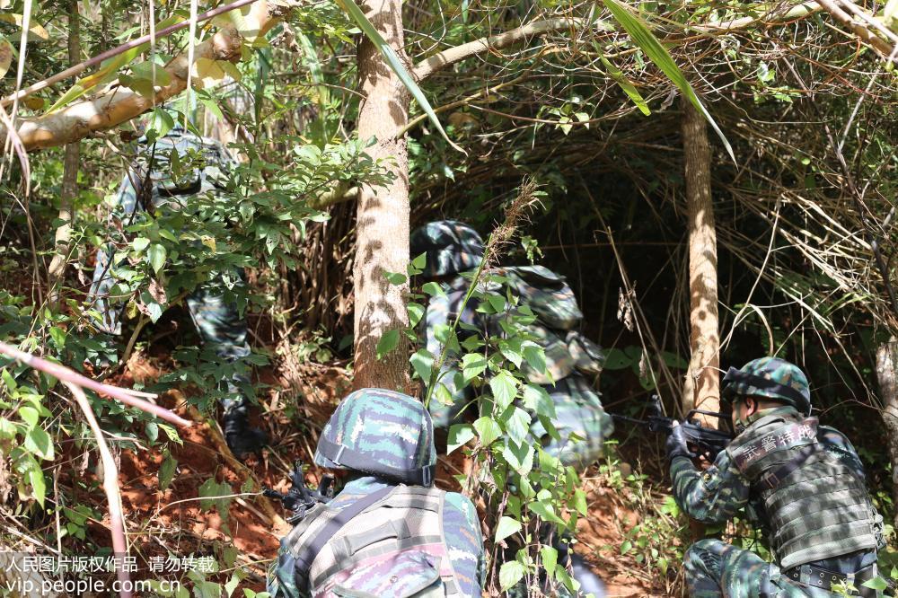 �����ն��侯�ٱ���չ�����״�ҰӪ������4��