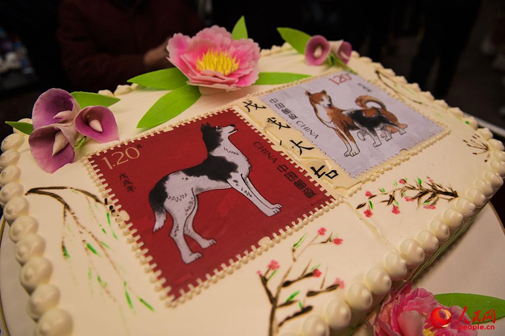 首发仪式特制的邮票蛋糕。