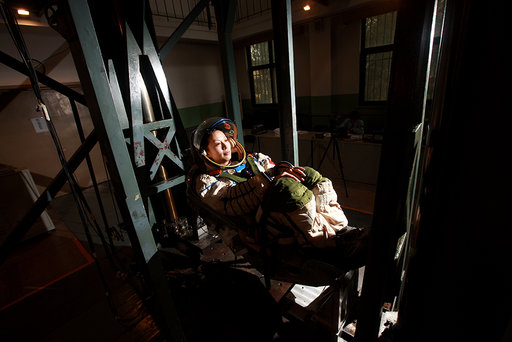 2011年07月22日，王亞平在沖擊塔進行沖擊訓練。（朱九通攝）