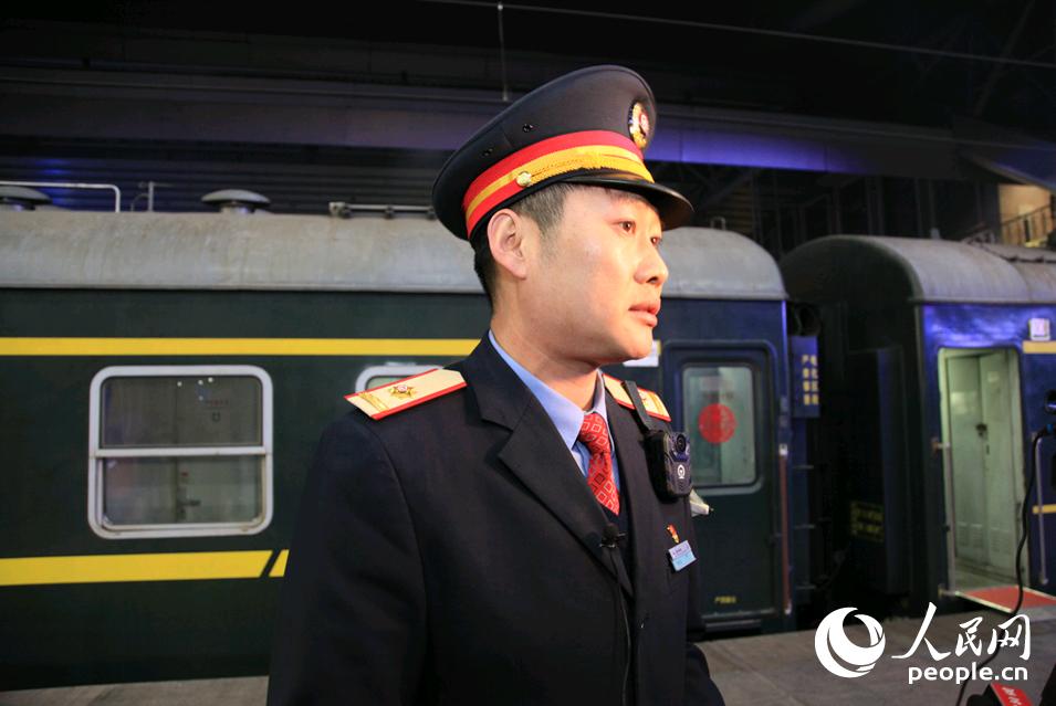 北京客運段春運首日列車長韓振宇。
