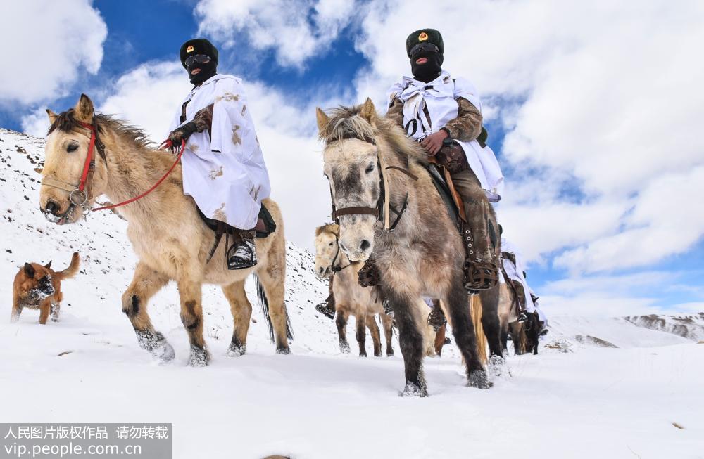 ���ذ���߷�սʿ����̤ѩѲ�߱߾��ߡ�4��