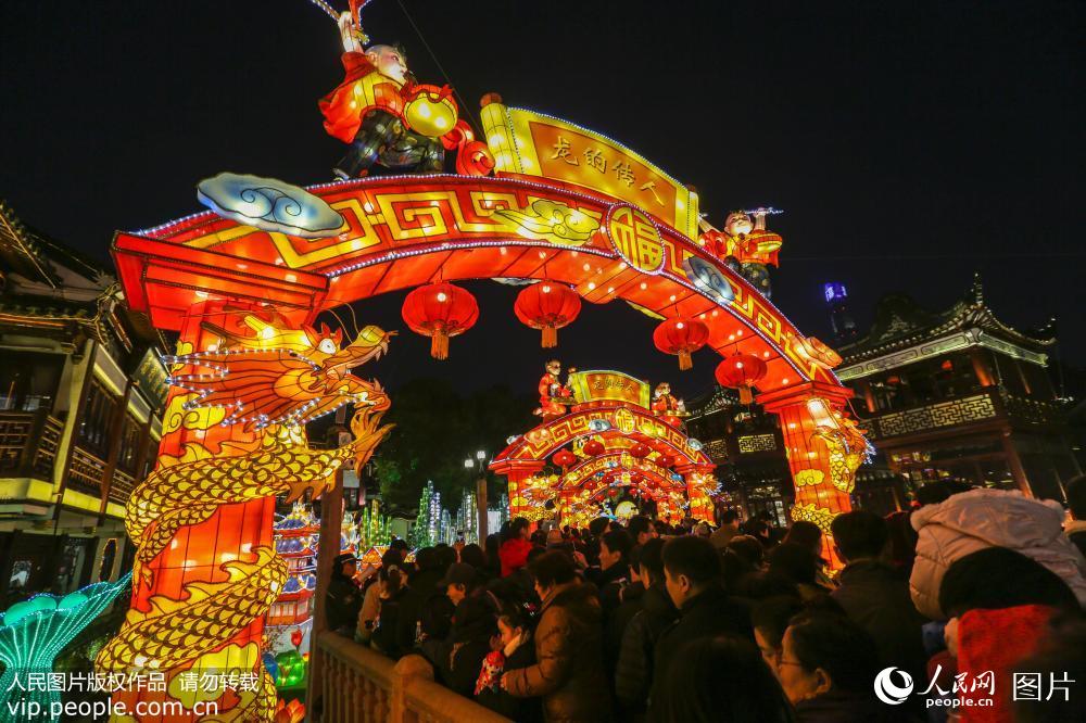 上海豫園燈會人氣旺 游客“擠爆”九曲橋【6】
