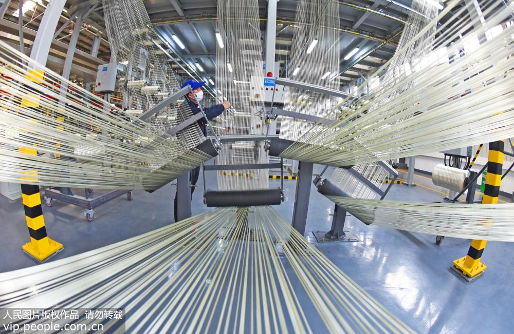 我國完全自主研發百噸級T1000碳纖維生產線實現投產