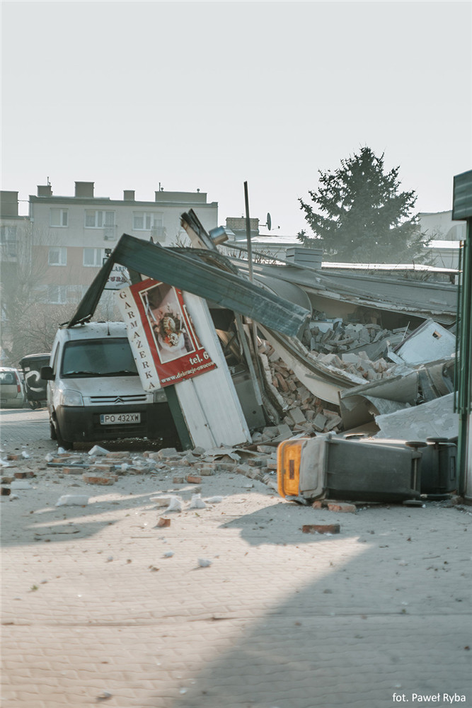 波兰一居民楼倒塌致4人死亡