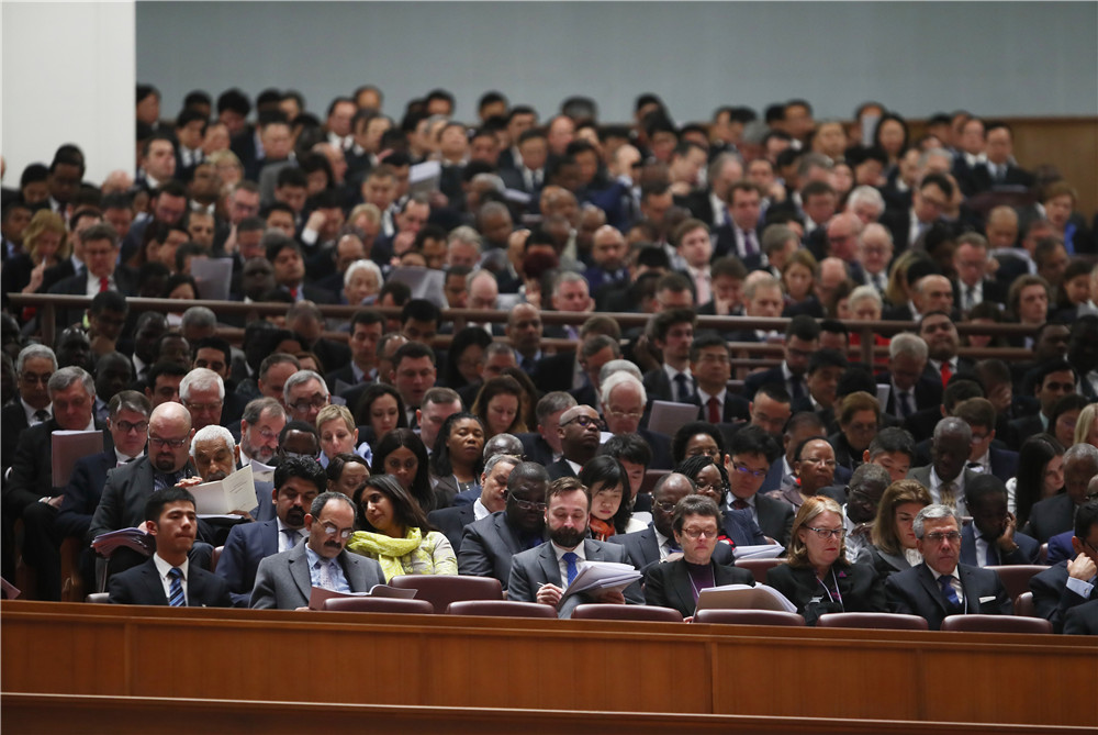 第十三屆全國人民代表大會第一次會議在北京人民大會堂開幕。這是外國駐華使節旁聽大會。新華社記者 蘭紅光 攝