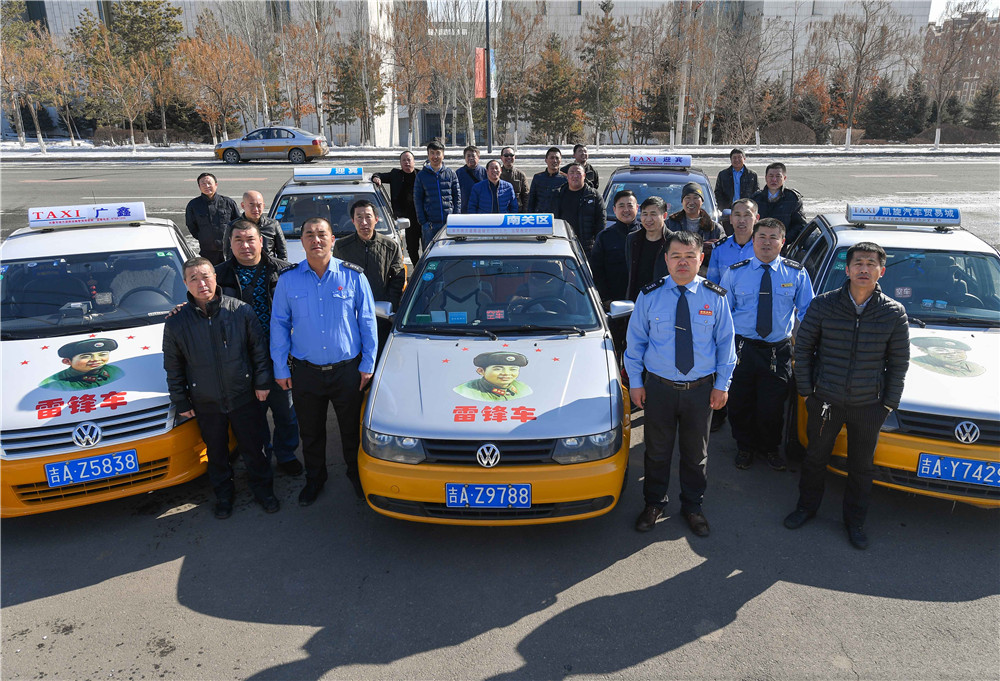 ���ǳ�������Ӣ�׷泵�ӡ����ֶ�Ա�ĺ�Ӱ��3��5���㣩��