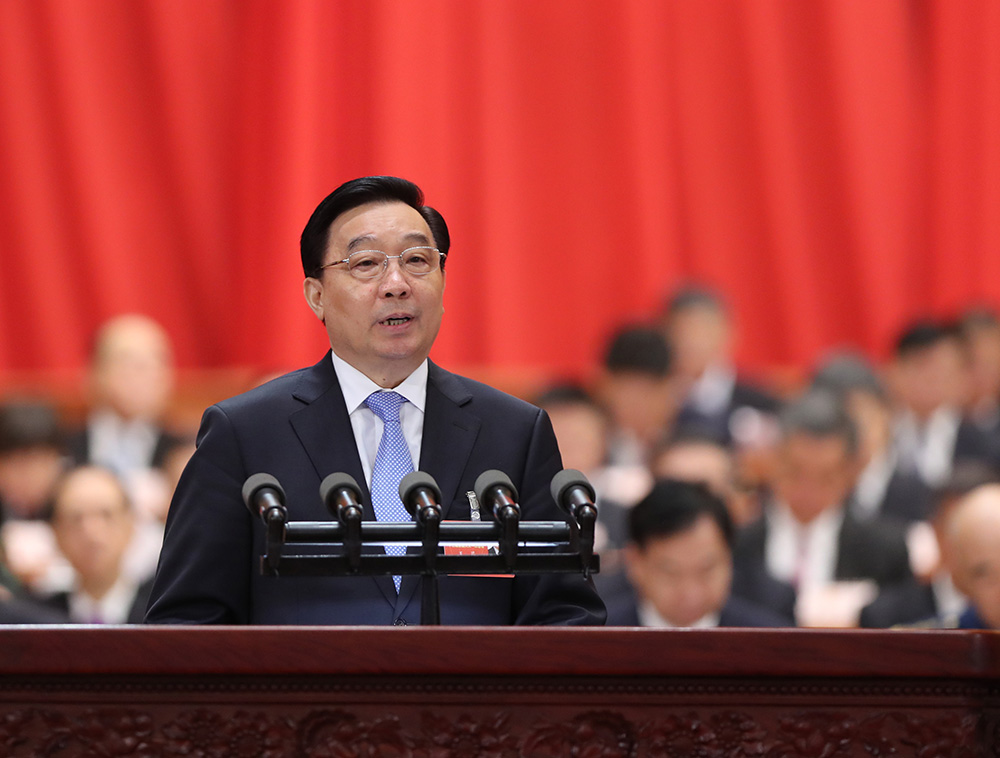 十二屆全國人大常委會副委員長兼秘書長王晨作關於中華人民共和國憲法修正案草案的說明。