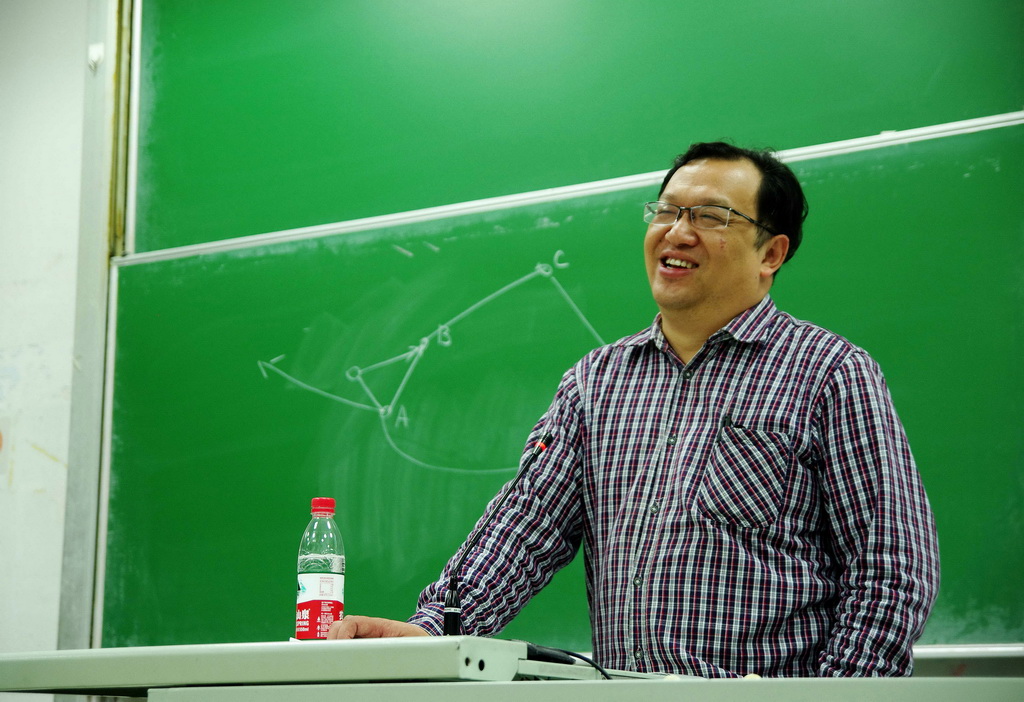 钟扬在复旦大学讲课（2014年5月5日摄）。 新华社发