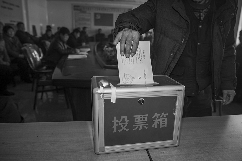 6.2014年12月29日丰南区韩家圏村支部换届选举投票现场。