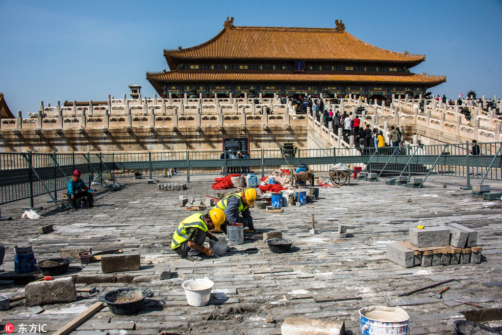 北京:故宫修补进行时 开始对破损地面动手术