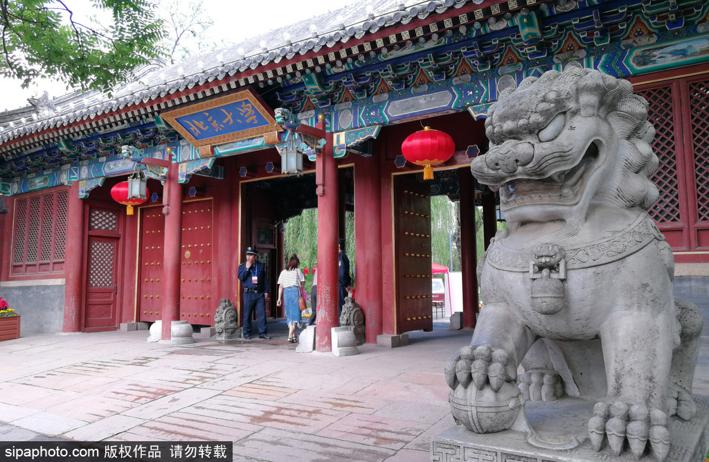 北京大學花團錦簇 盛裝喜迎建校120周年