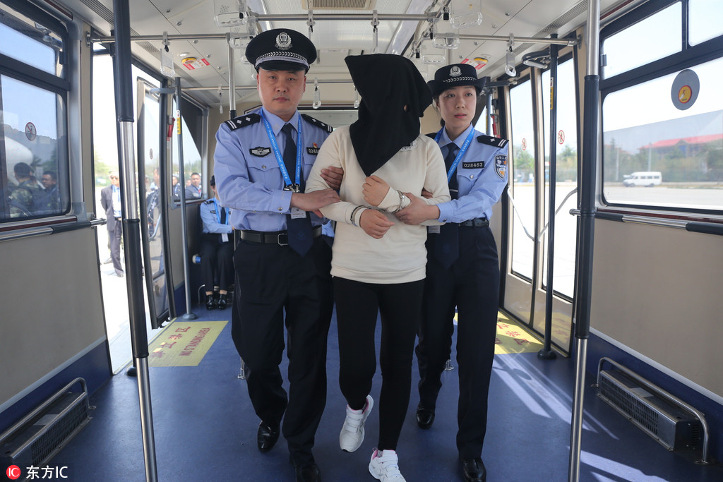 河南警方從韓國引渡押解5名非法集資嫌犯回國 涉案資金1.5億 【2】