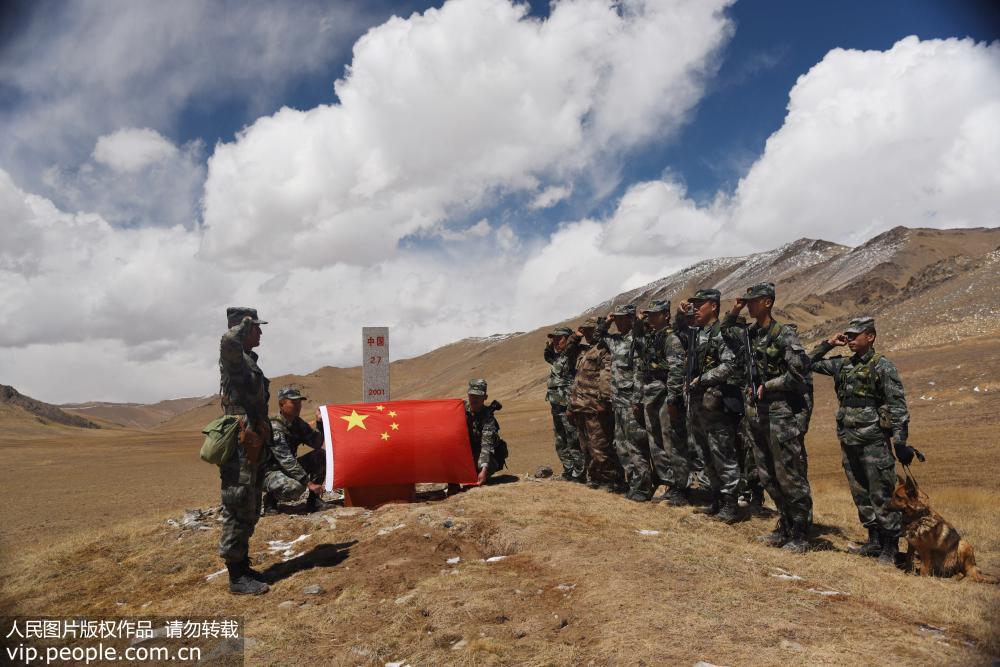 新疆克州：边防全线巡逻戍边关