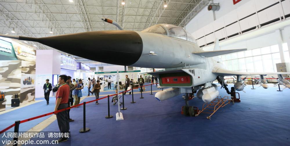 5月7日，北京第十一屆中國國際國防電子展覽會上，展出的殲10戰斗機。