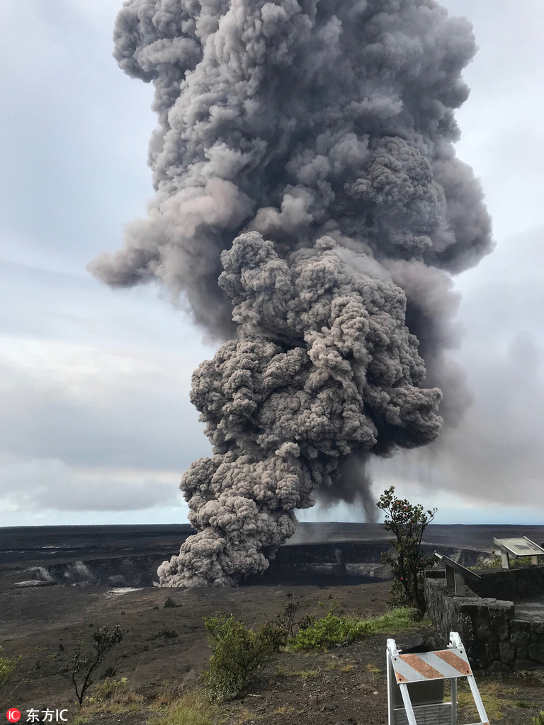 夏威夷基拉韋厄火山持續噴發 游客近距離圍觀【2】
