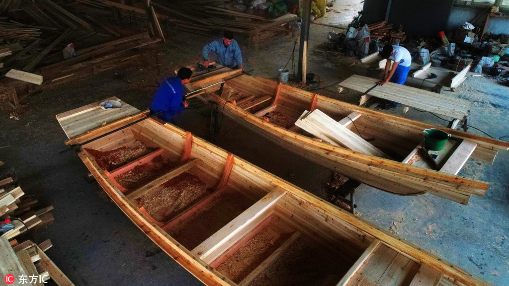 江蘇興化竹泓鎮手工木船制造。
